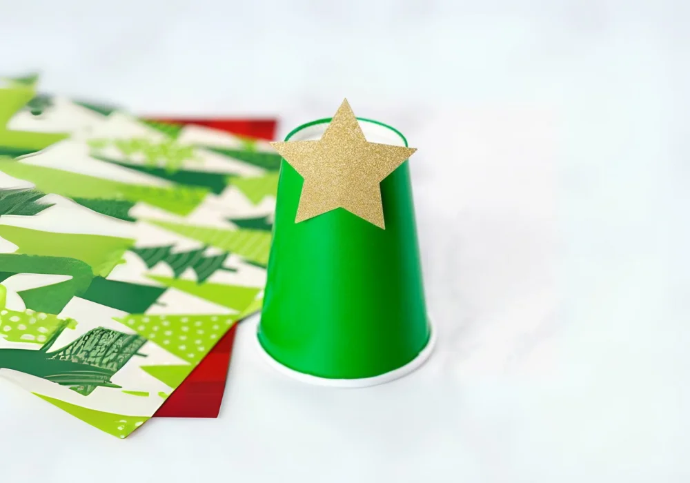 5 cách làm cây thông Noel bằng ly giấy cực đơn giản tại nhà