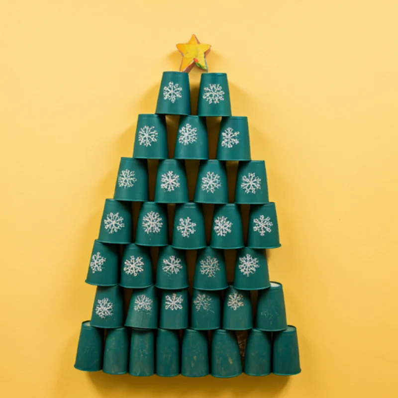 5 cách làm cây thông Noel bằng ly giấy cực đơn giản tại nhà